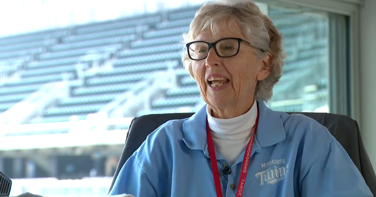 Twins organist Sue Nelson celebrates 25 years with team - Vimarsana News