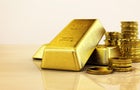 gold-bars-vs-coins-which-is-better-for-investors.jpg 