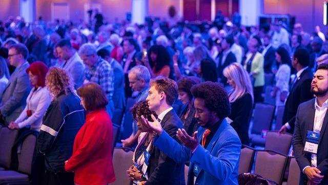 cbsn-fusion-pro-trump-crowd-at-faith-and-freedom-coalition-conference-thumbnail-2074633-640x360.jpg 