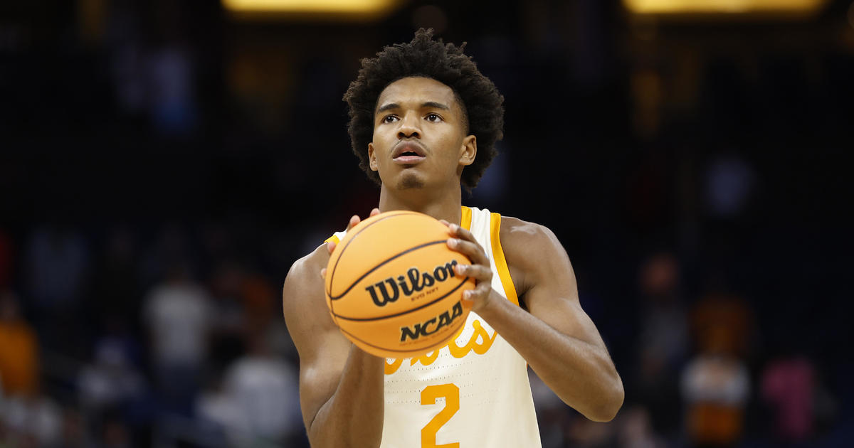 Bulls trade into 2nd round, draft Tennessee forward Phillips