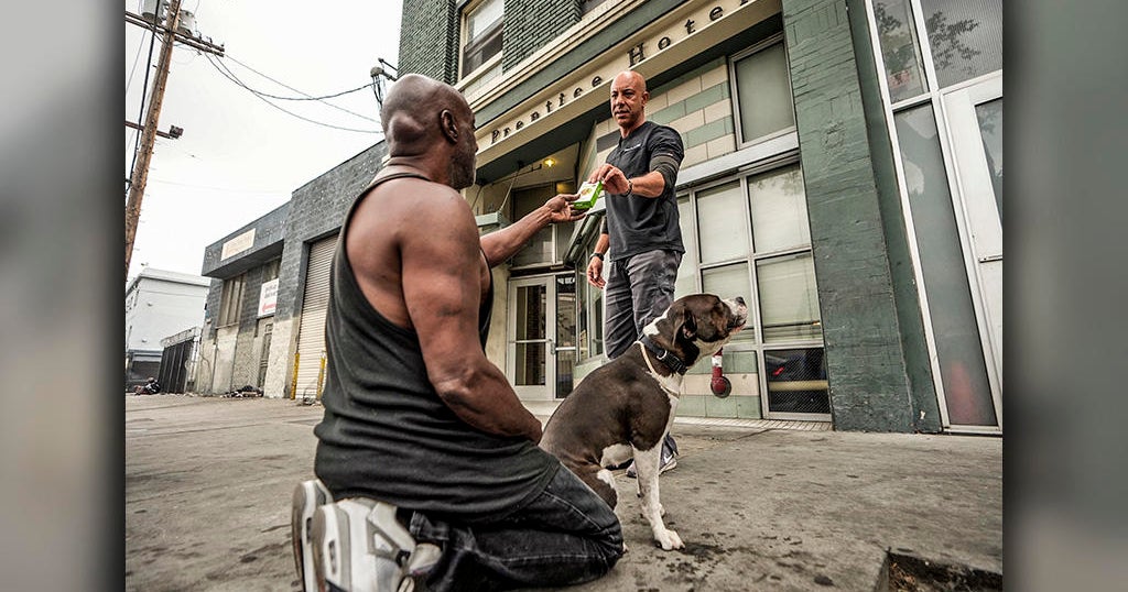 California veterinarian makes house calls to treat homeless pets California veterinarian makes house calls to treat homeless pets