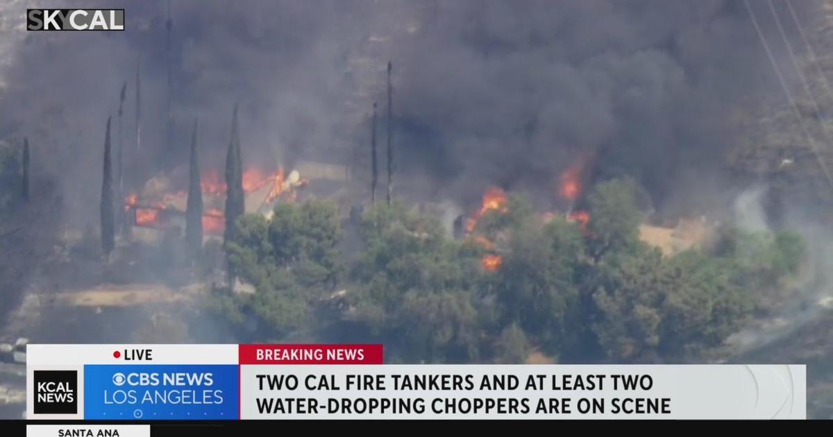 Multiple homes burned by brush fire in Perris - CBS Los Angeles