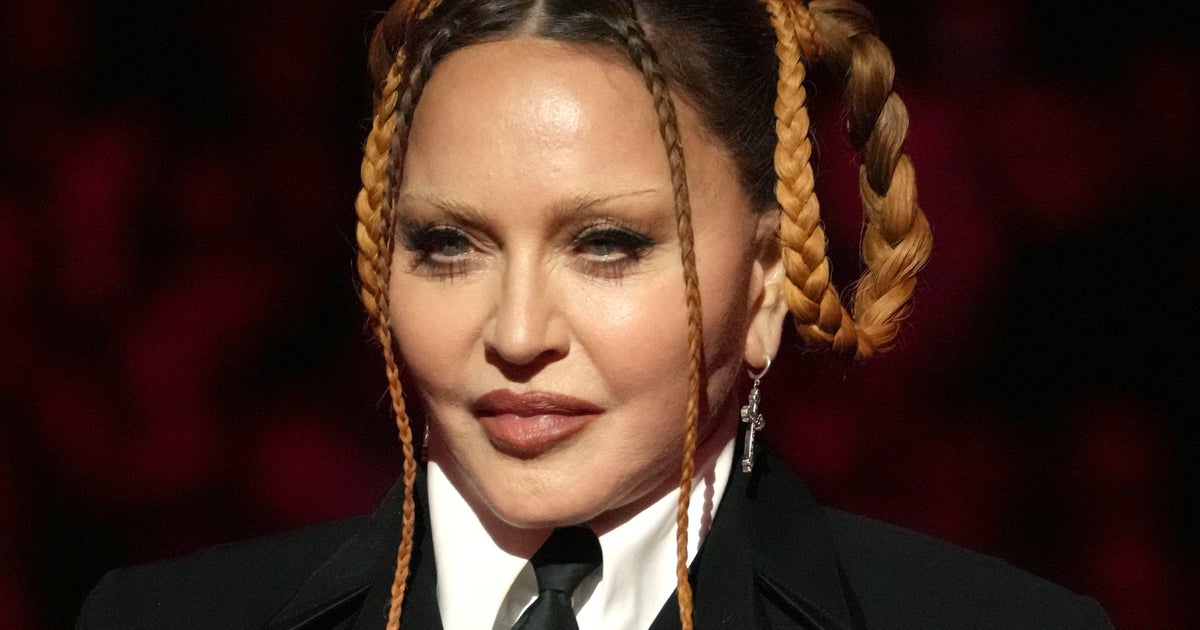Madonna sagt, sie sei „auf dem Weg der Genesung“ und werde ihre Tour nach ihrem überraschenden Aufenthalt auf der Intensivstation verschieben Madonna sagt, sie sei „auf dem Weg der Genesung“ und werde ihre Tour nach ihrem überraschenden Aufenthalt auf der Intensivstation verschieben