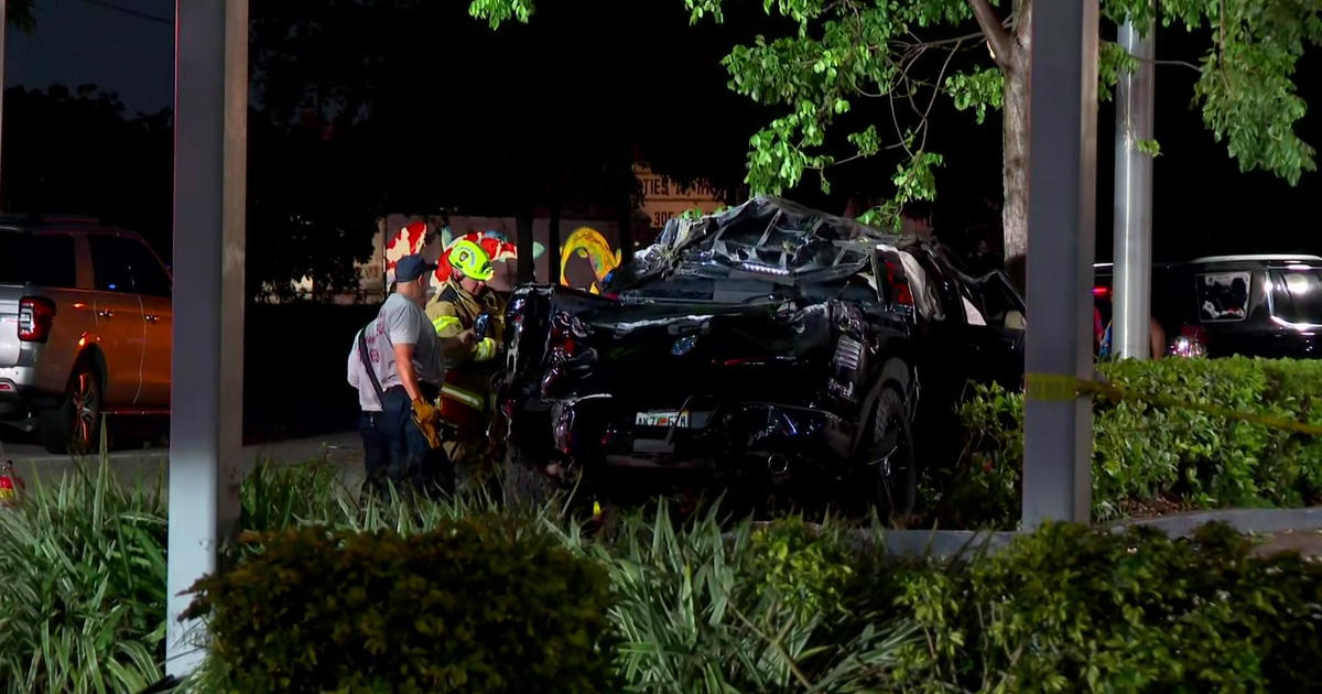 MDPD: 2 wounded in Pinecrest as law enforcement pursuit finishes in crash