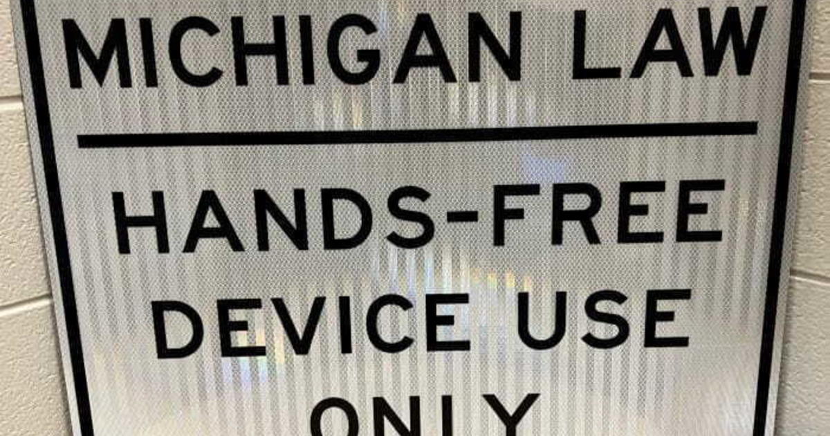 “Hands-free device use only” signs to be installed at Michigan border crossings, state lines