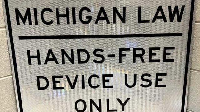 hands-free-sign.jpg 