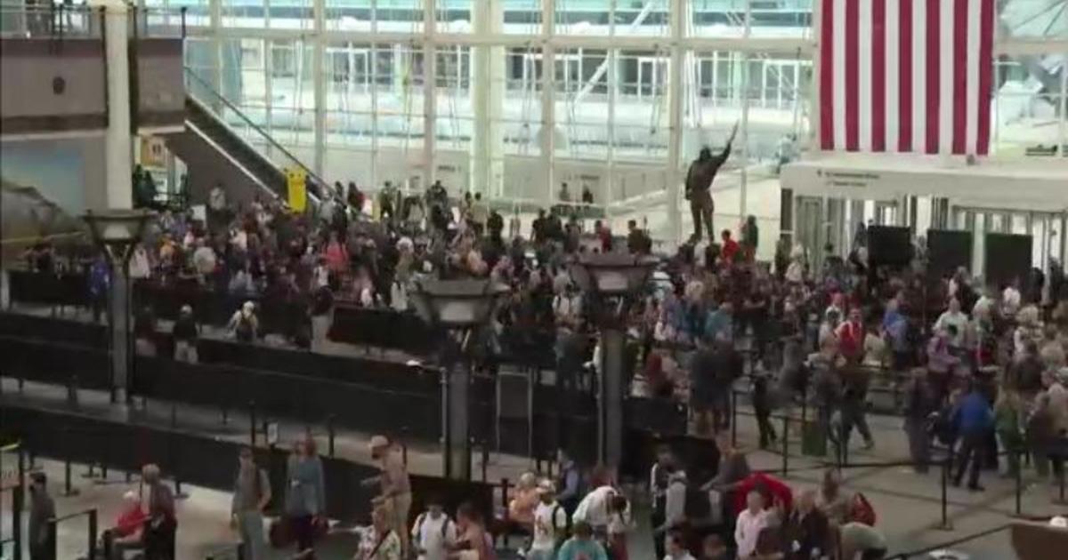 Pembatalan oleh United Airlines terus mempengaruhi penumpang di Bandara Internasional Denver