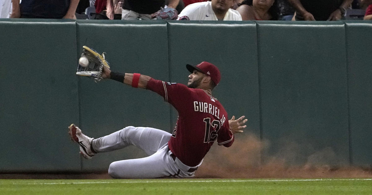 Diamondbacks score twice after error to beat Dodgers 3-1