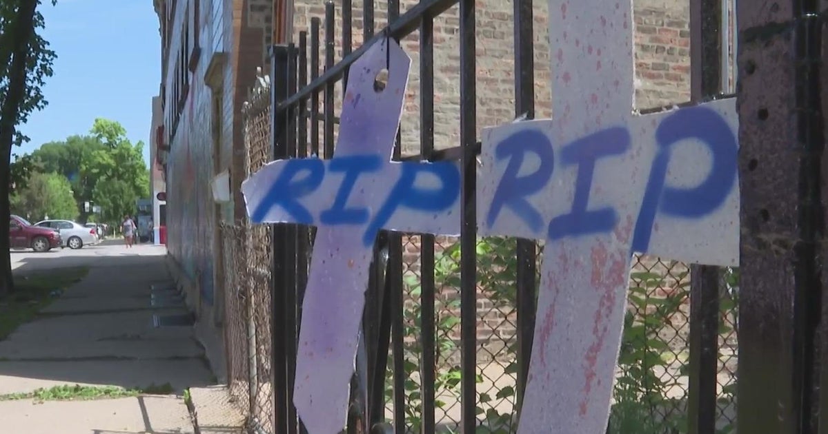 Little Village shooting leaves 15 year old woman dead CBS Chicago