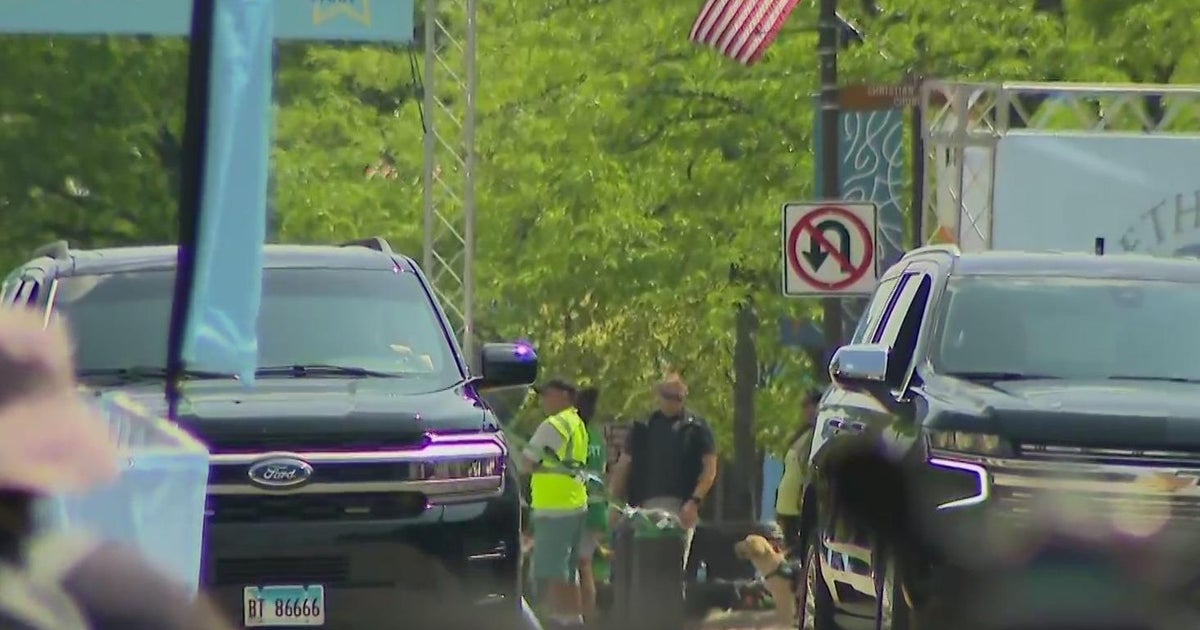 Highland Park residents honor killed on July 4th CBS Chicago