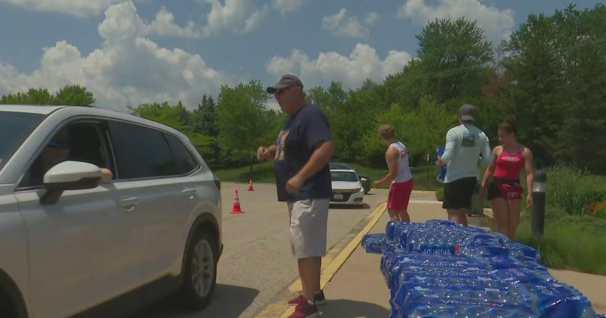 Chicago suburb suffers water shortage asking residents to conserve Chicago suburb suffers water shortage asking residents to conserve