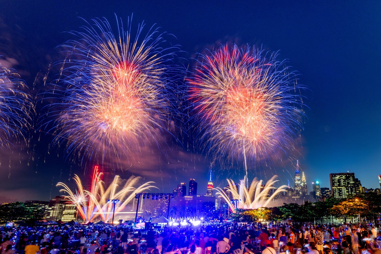 Macy's 4th of July fireworks show dazzles NYC skyline