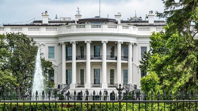 cbsn-fusion-secret-service-investigating-cocaine-found-in-white-house-thumbnail-2104233-640x360.jpg 