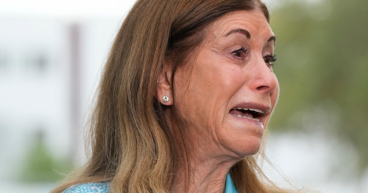 Parkland family members check out building wherever shooting took place Parkland family members check out building wherever shooting took place