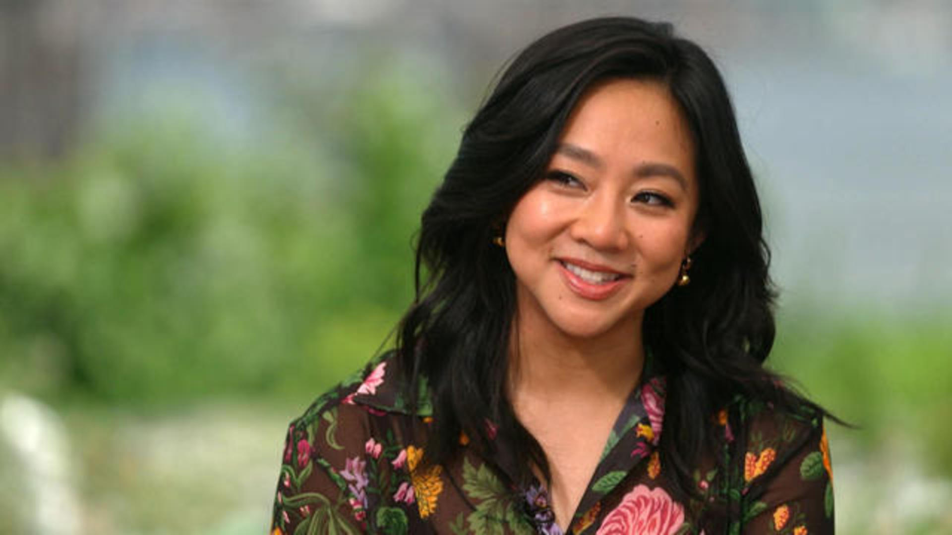 Stephanie Hsu, who is making waves in Hollywood, says she once fought her  love of art - CBS News
