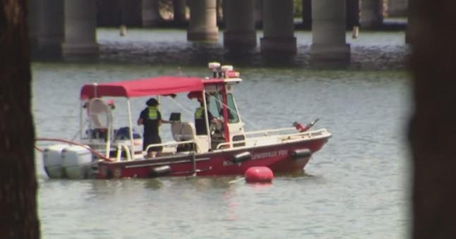 Body recovered in Lewisville Lake as search for second missing boater continues 