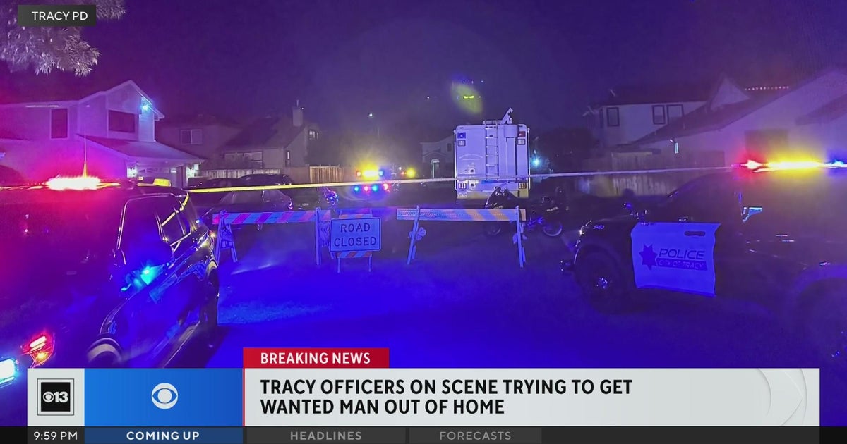 Man barricaded inside Tracy home - CBS Sacramento