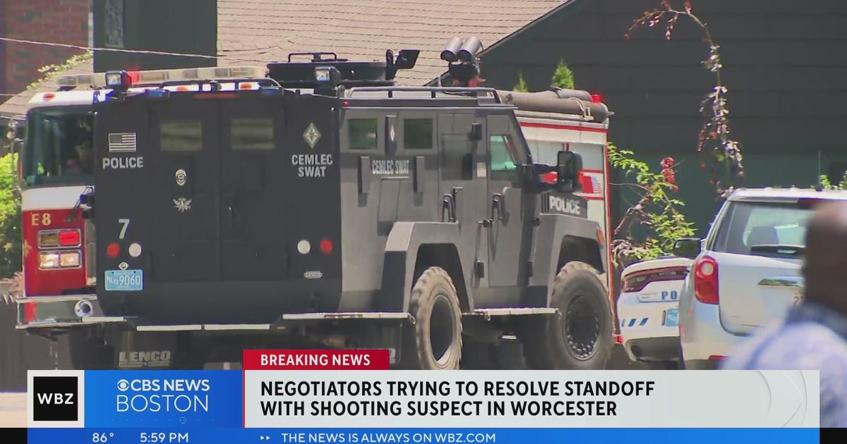 Worcester Police surround home in standoff with man after 2 people shot ...