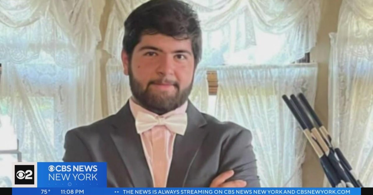 long-island-football-player-who-collapsed-taken-off-life-support-cbs