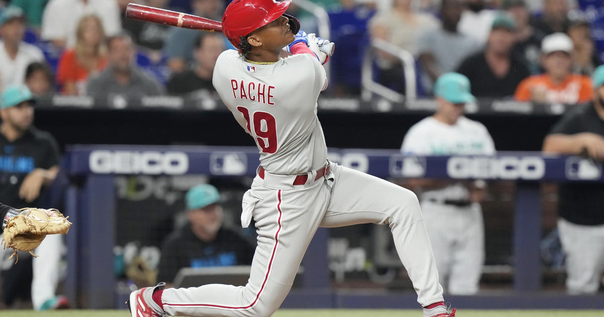 Pudge's two-run shot is 300th of his career 