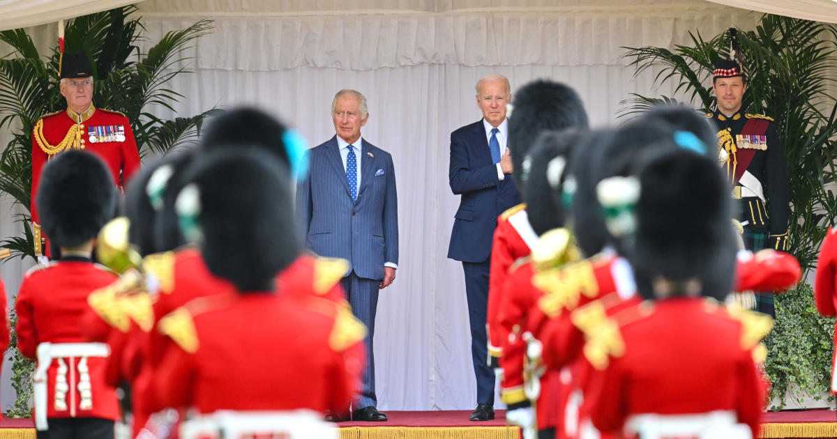 Biden Londonban találkozik Sunak brit miniszterelnökkel, és Károly királlyal ül, mielőtt a NATO-csúcsra indulna