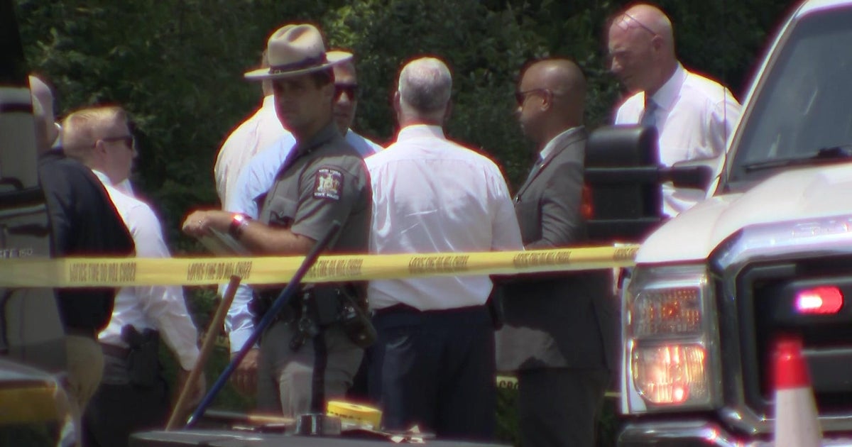 Driver spots human remains off Southern State Parkway New York State Police investigating Driver spots human remains off Southern State Parkway New York State Police investigating