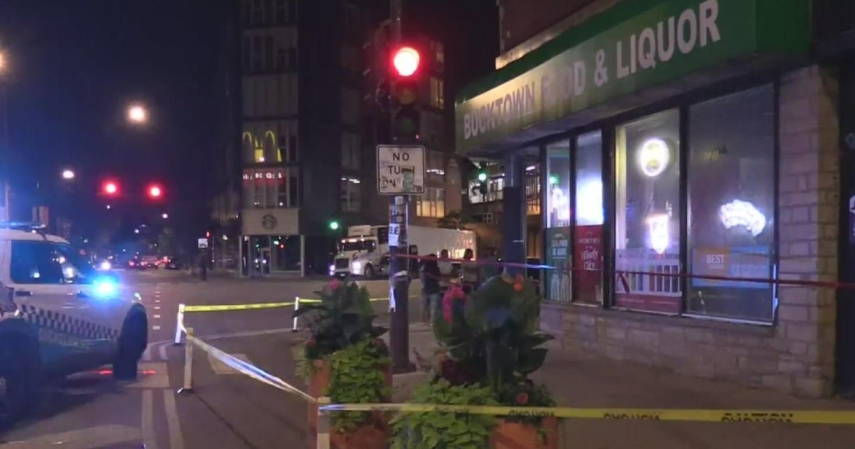 Man shot during robbery at Bucktown liquor store - CBS Chicago