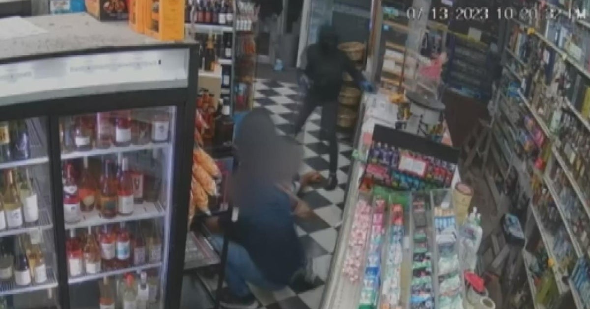 Bucktown liquor store robbery leaves clerk in critical condition - CBS ...