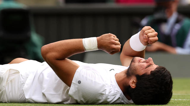 Carlos Alcaraz defeats Novak Djokovic in epic Wimbledon showdown