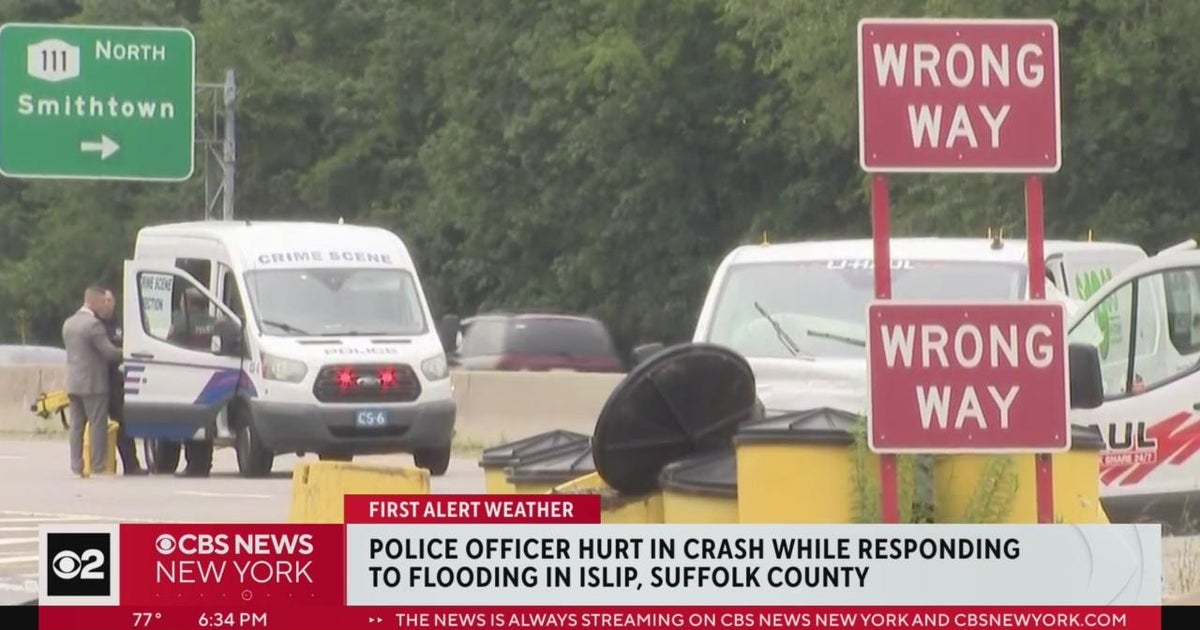 Police officer hurt in crash in Islip, Suffolk County - CBS New York
