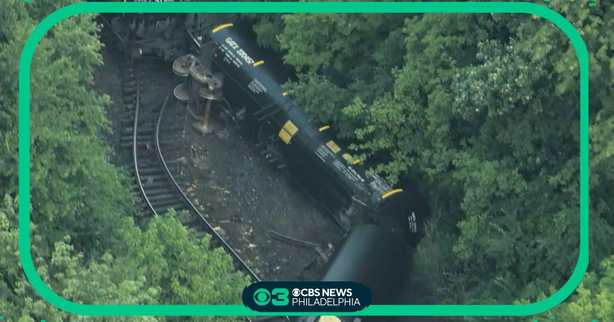 Train derailment today 40car freight train derails in Whitemarsh