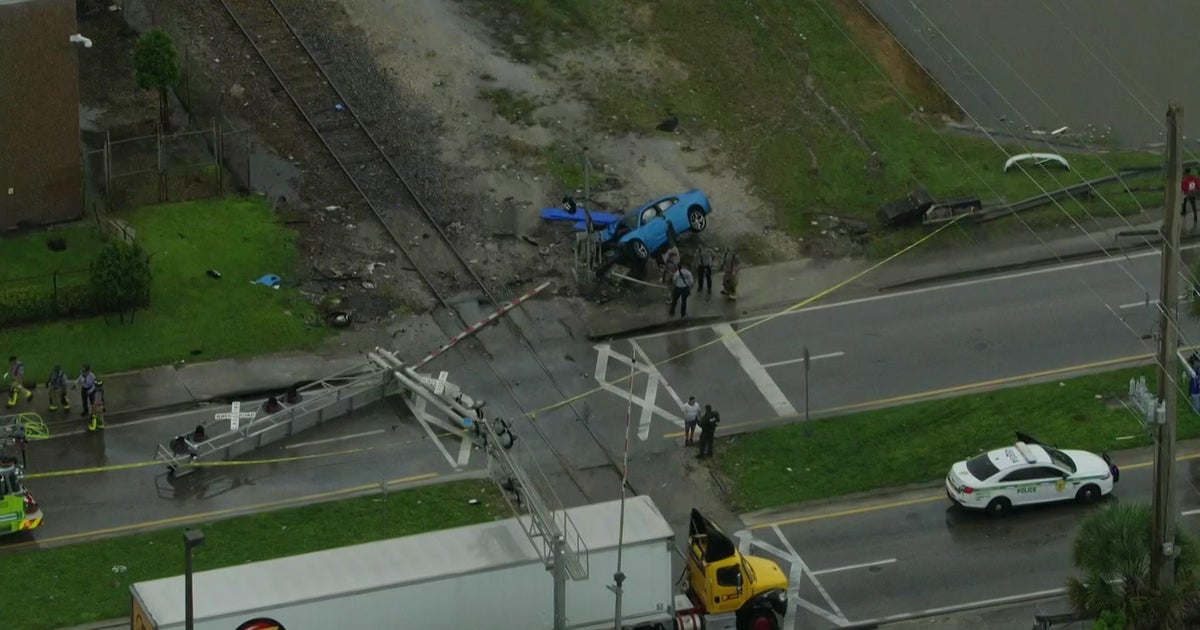 1 particular person damage adhering to vehicle crash in NW Miami-Dade that knocked motor vehicle into practice signal post 1 particular person damage adhering to vehicle crash in NW Miami-Dade that knocked motor vehicle into practice signal post