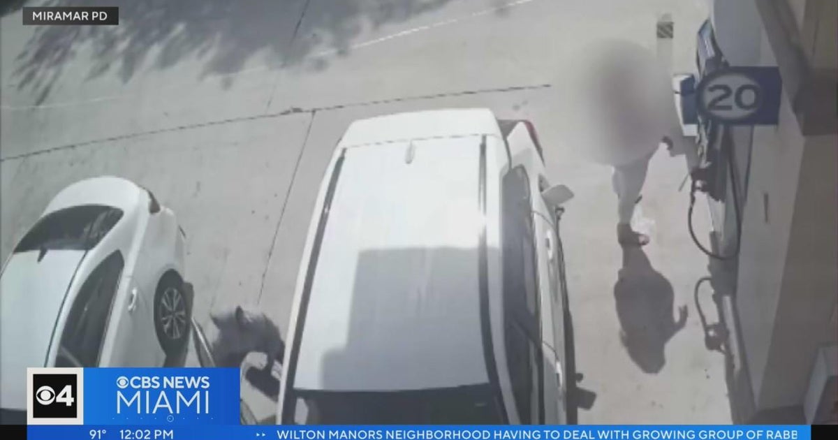 Woman’s purse stolen at Miramar fuel station