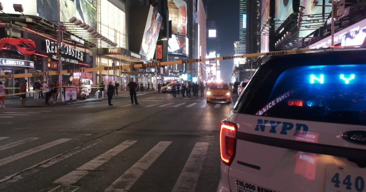 3 teens wounded after gunman opens fire overnight in Times Square - CBS ...