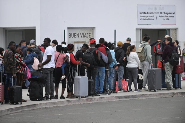 Migrants at Tijuana-San Diego border as Title 42 ends