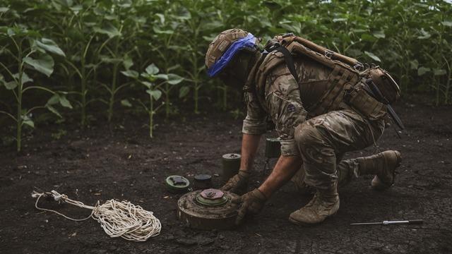 cbsn-fusion-landmines-slowing-ukrainian-counteroffensive-thumbnail-2134845-640x360.jpg 