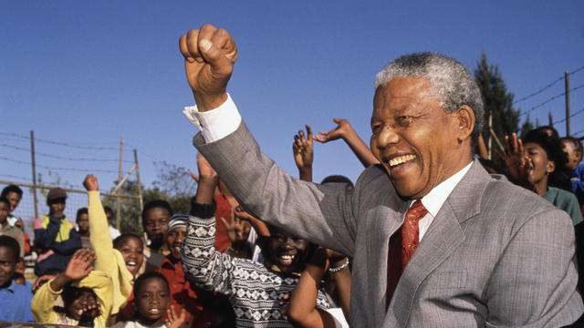 Nelson Mandela Visits Hlengiwe School 