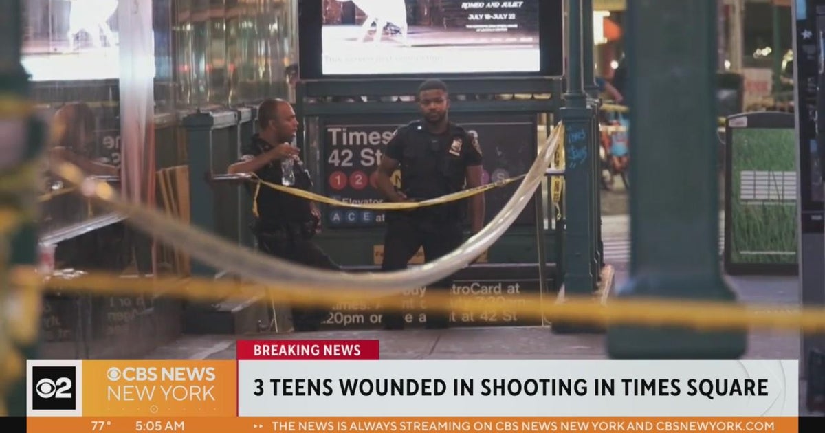 3 teens wounded in Times Square shooting - CBS New York