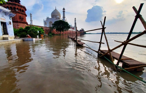 TOPSHOT-INDIA-FLOOD-WEATHER-CLIMATE
