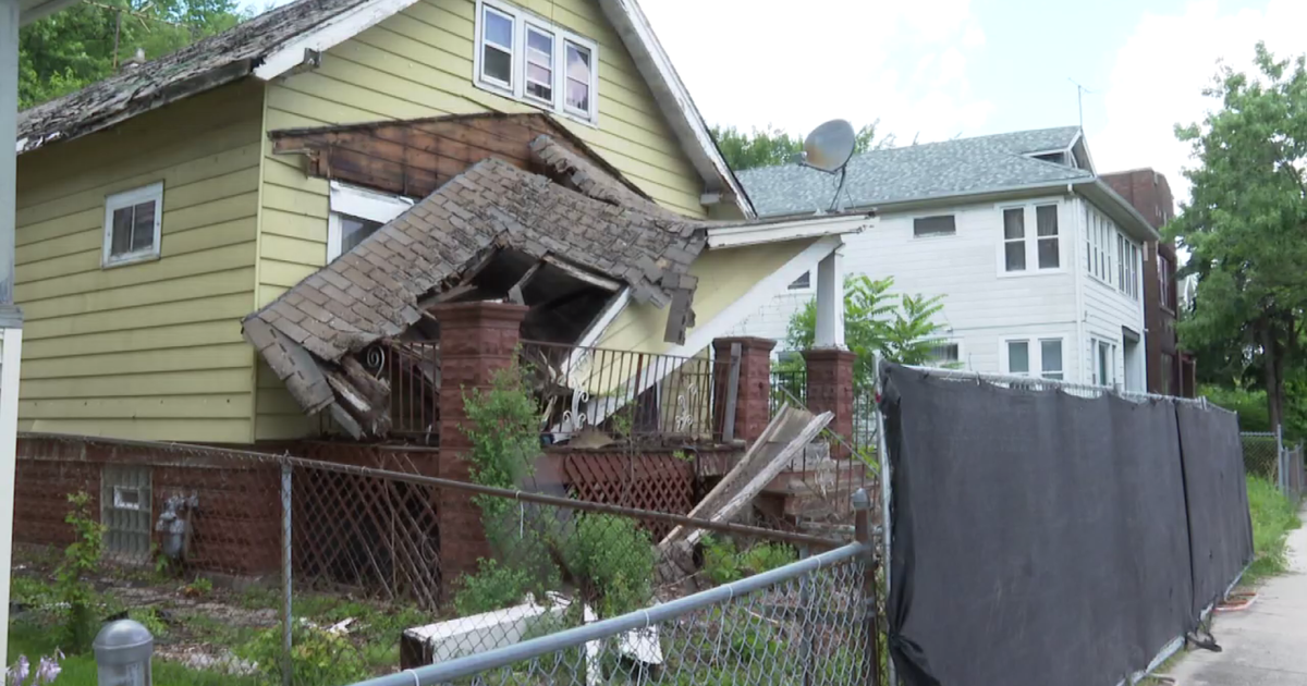 Concerned neighbor demands action on abandoned collapsing house in Roseland