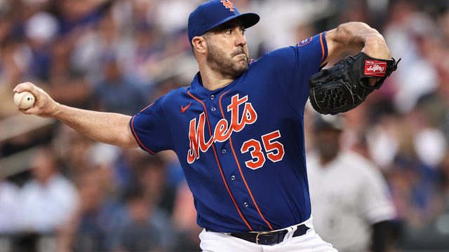 Justin Verlander #35 of the New York Mets pitches during the third inning against the Chicago White Sox at Citi Field on July 19, 2023 in New York City. 