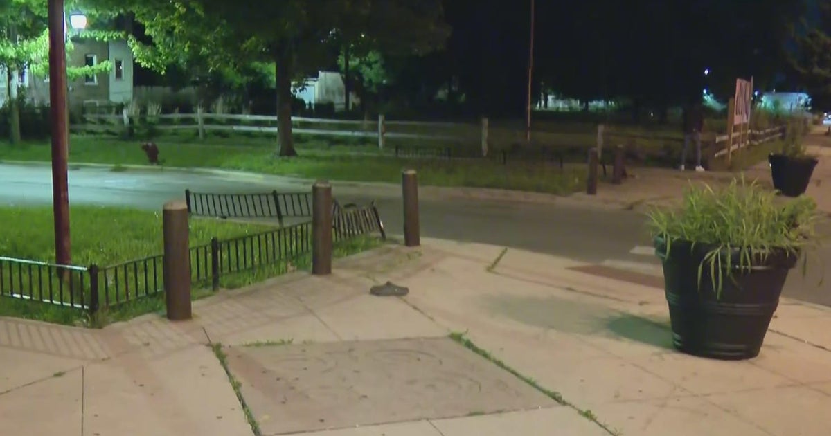 Teen grazed by bullet in drive-by shooting in Auburn Gresham - CBS Chicago