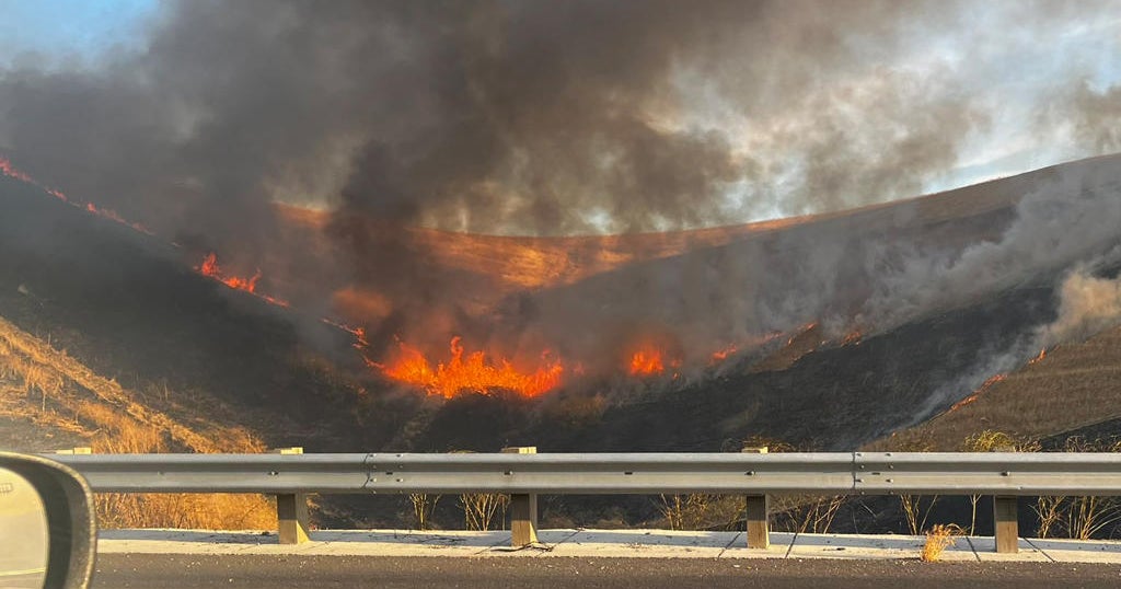 Fire breaks out burns 25 acres along Interstate 580 near Altamont Pass