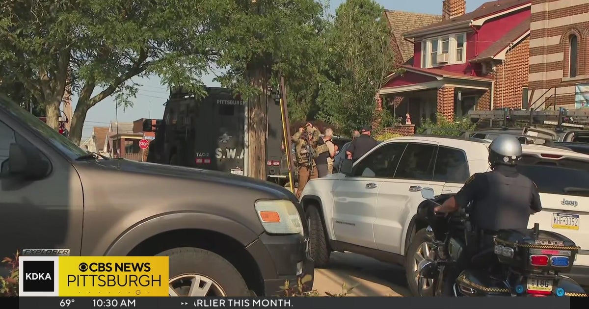 Police take suspect into custody following SWAT standoff - CBS Pittsburgh