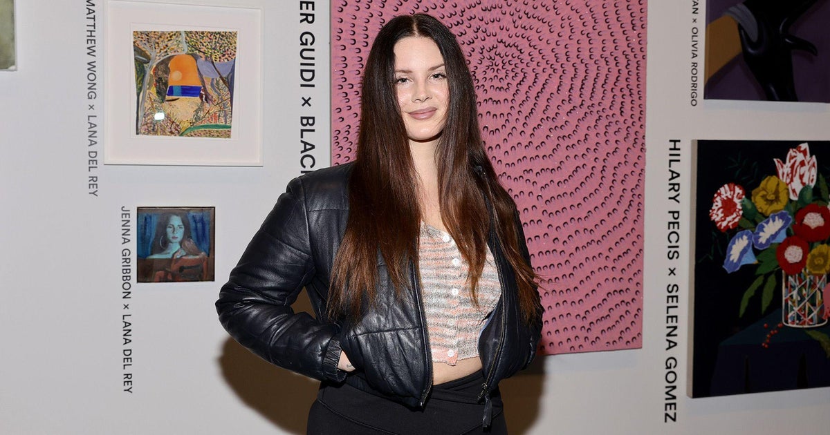 Lana Del Rey noticed serving customers at a Waffle Home in Alabama Lana Del Rey noticed serving customers at a Waffle Home in Alabama