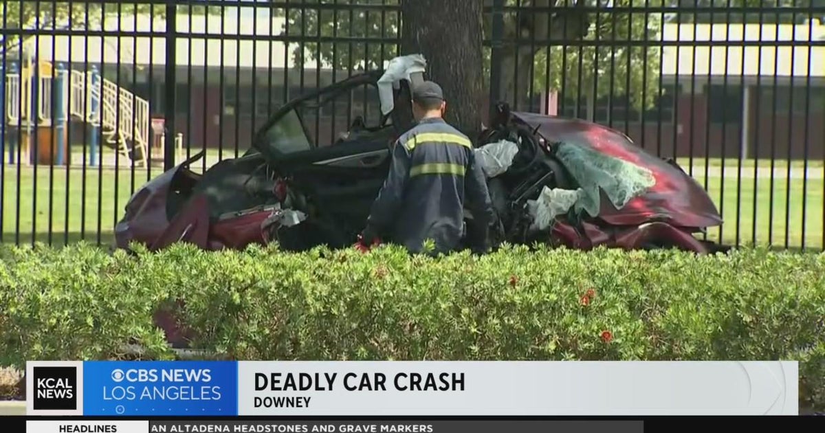 2 dead after car slams into tree in Downey - CBS Los Angeles