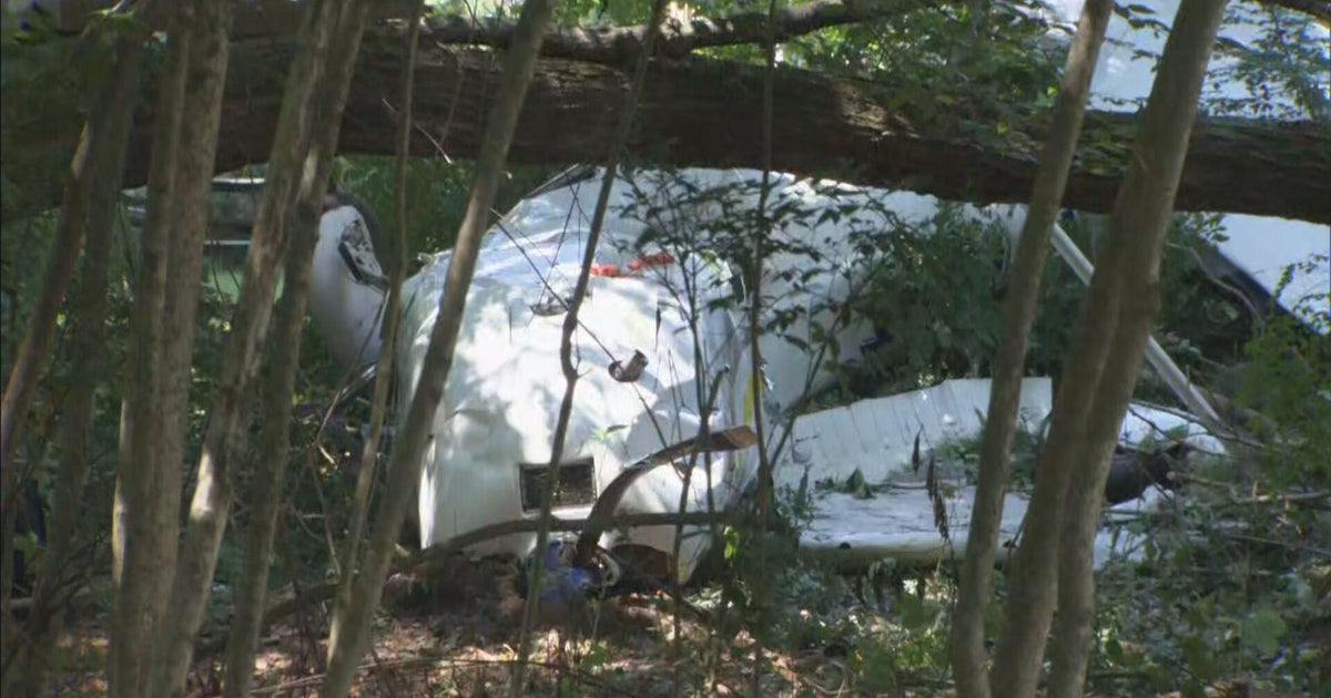 3 seriously hurt after small plane crashes between homes near Minute Man Air Field in Stow 3 seriously hurt after small plane crashes between homes near Minute Man Air Field in Stow
