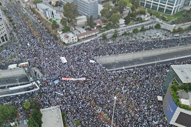 An aerial view shows right-wing demonstrators backing the Israeli government and its reform plans rallying in Tel Aviv, the epicenter of 29 straight weeks of anti-government protests, on July 23, 2023. 