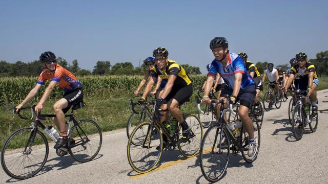 John Edwards Cycles In Iowa Road Race With Lance Armstrong 