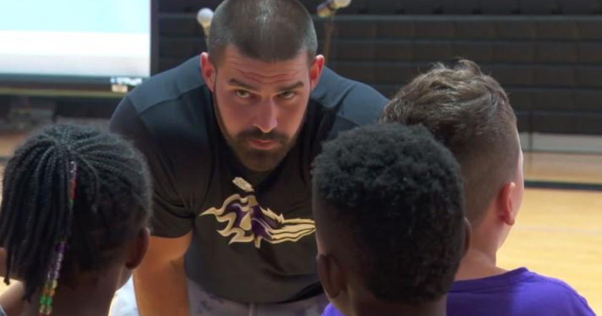 Ravens Tight End Mark Andrews Has a Support Team Watching His Blood Sugar